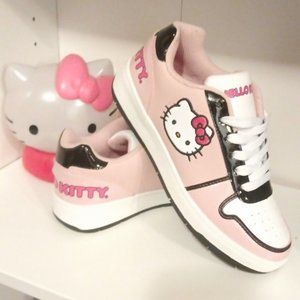 Tennis shoes